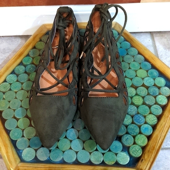 SIZE 9. Yoki green lace-up flats - Picture 1 of 7